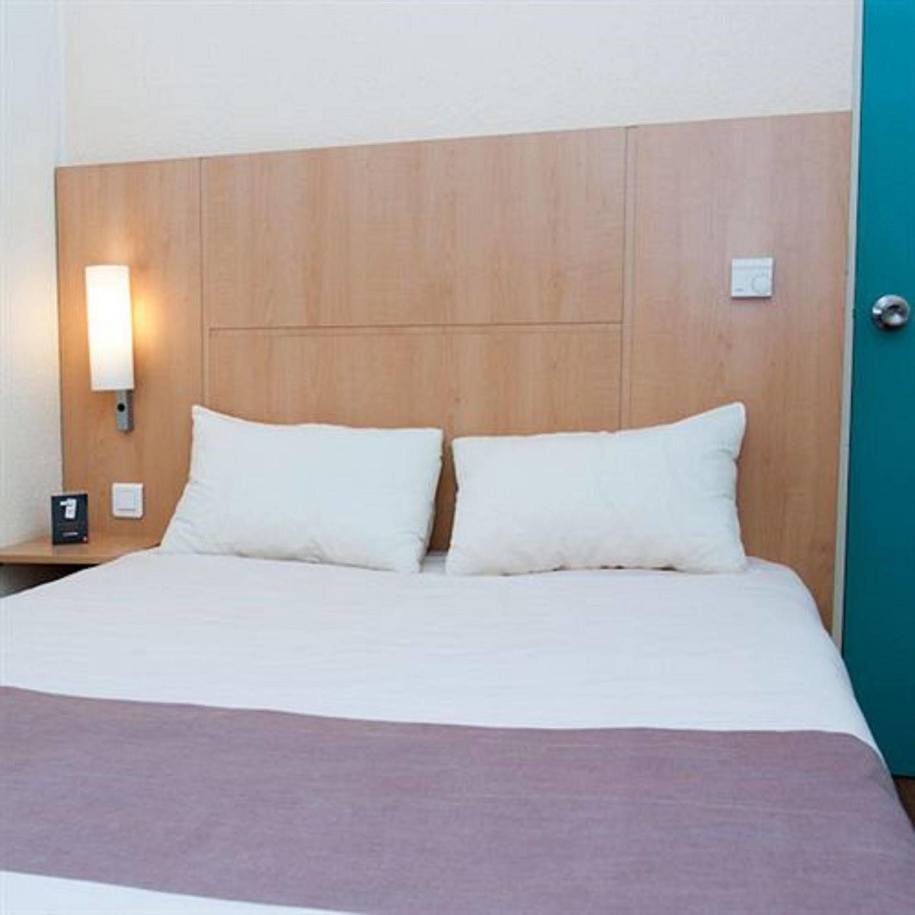 Egg Hotel Gonesse กูเนสส์ ภายนอก รูปภาพ
