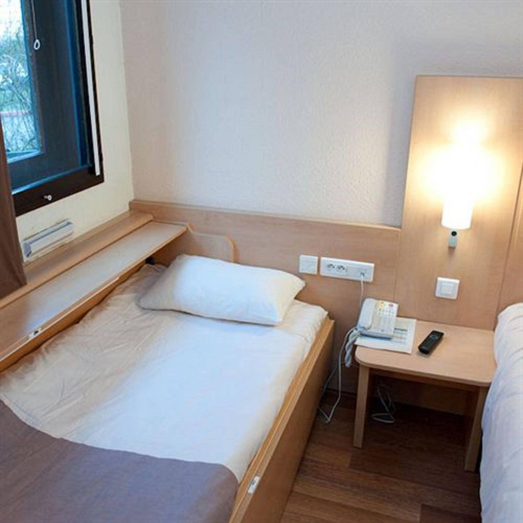 Egg Hotel Gonesse กูเนสส์ ภายนอก รูปภาพ