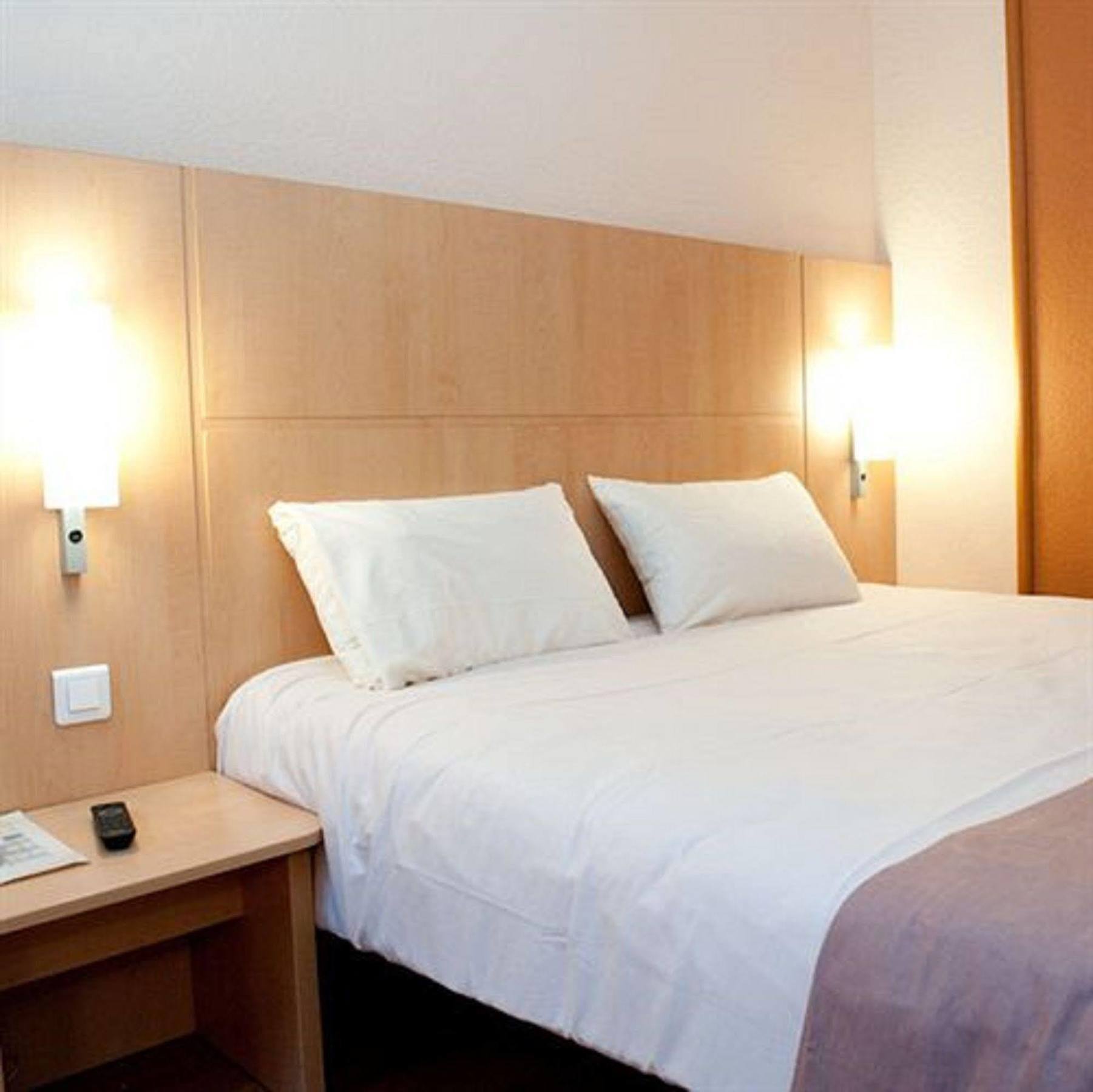 Egg Hotel Gonesse กูเนสส์ ภายนอก รูปภาพ