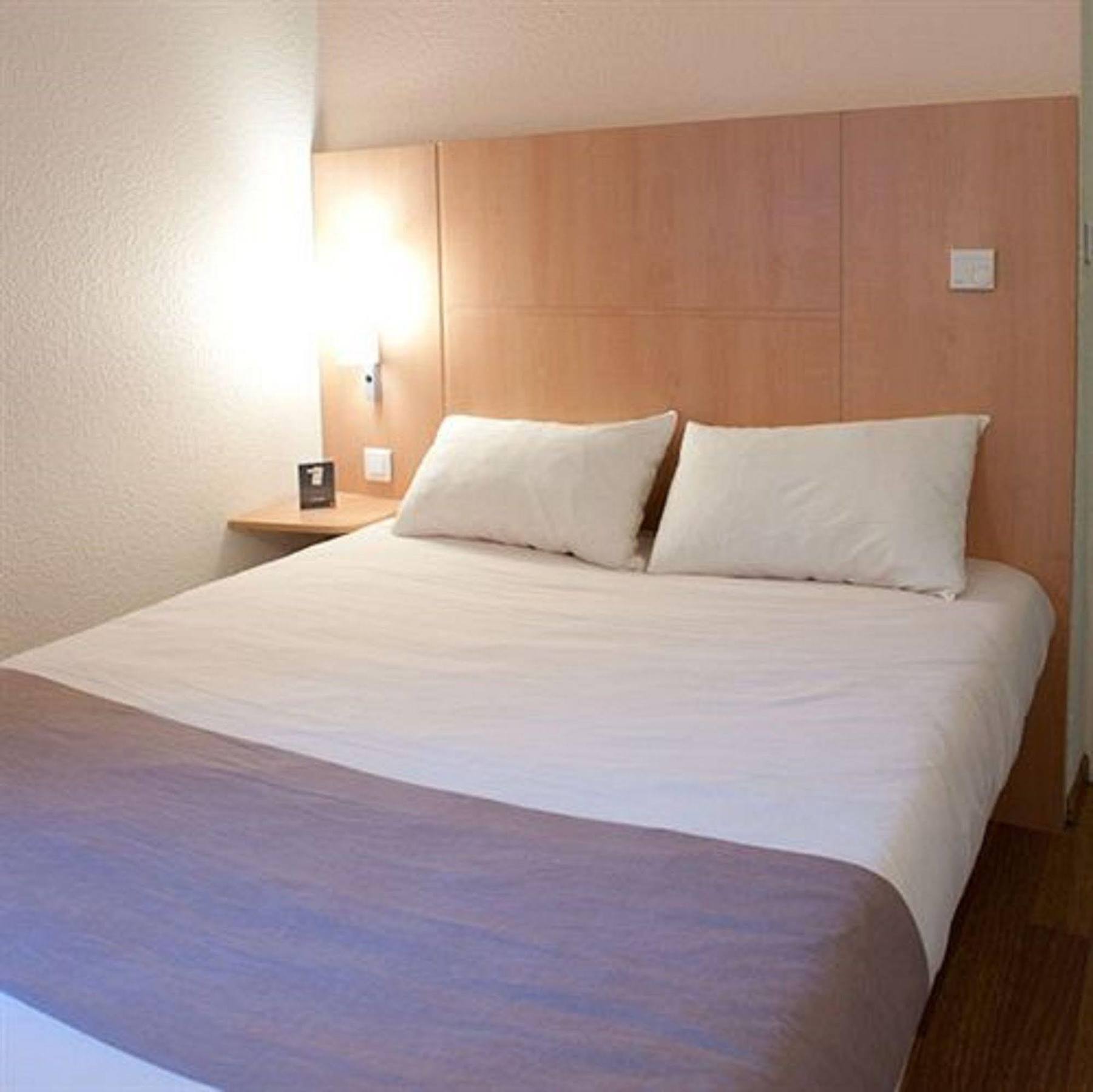 Egg Hotel Gonesse กูเนสส์ ภายนอก รูปภาพ
