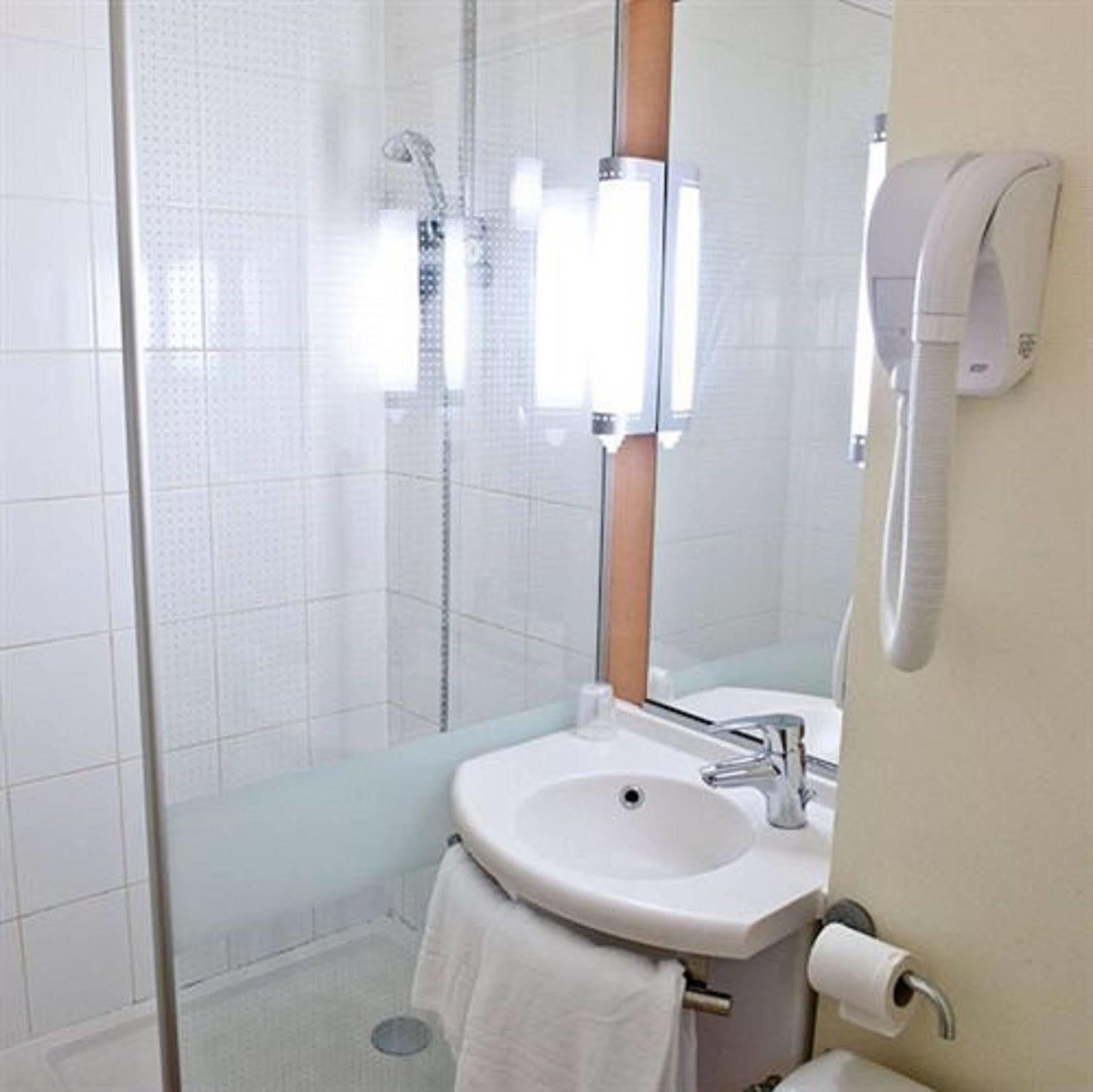 Egg Hotel Gonesse กูเนสส์ ภายนอก รูปภาพ