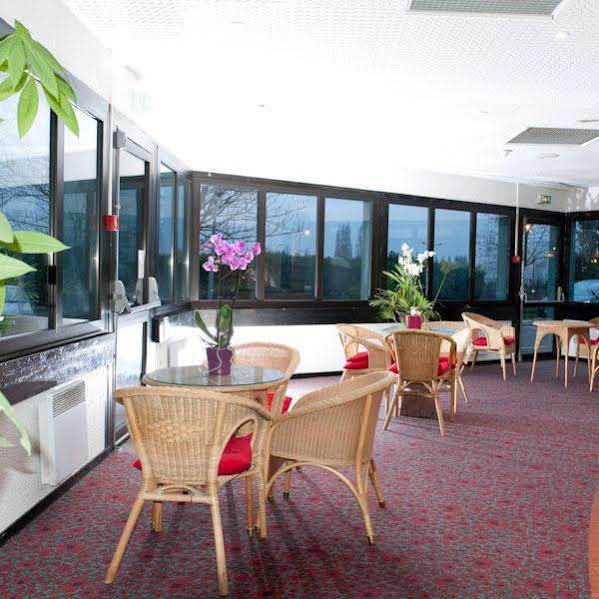 Egg Hotel Gonesse กูเนสส์ ภายนอก รูปภาพ